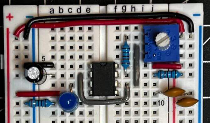 Variable astable multivibrator circuit setup